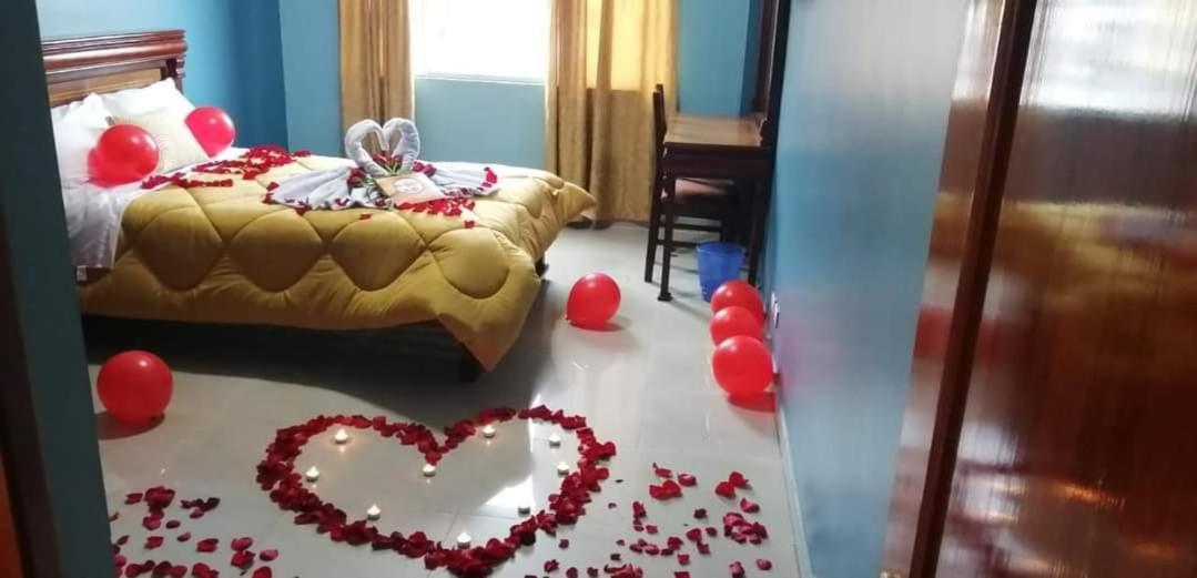 Отель Hostal Zamorano Кито Экстерьер фото